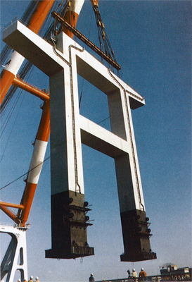 築港第４工区鋼製橋脚