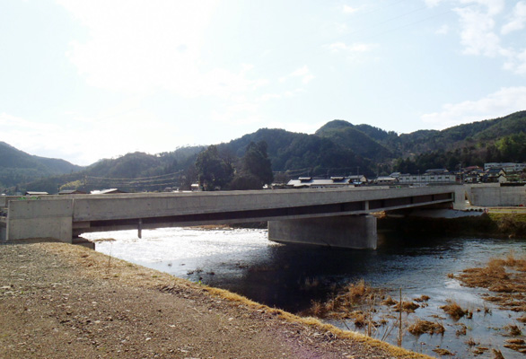 八木川ランプ橋